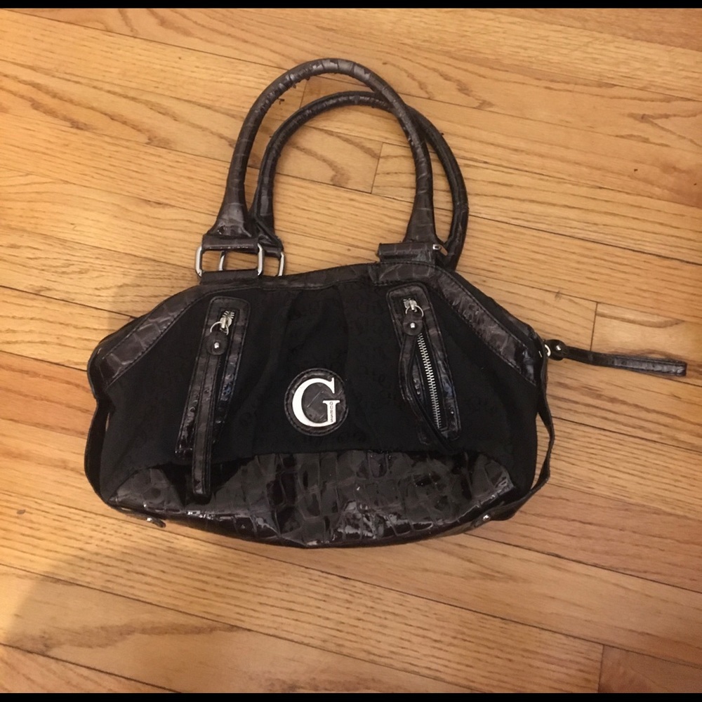 Beautiful GUESS purse!!💜🤩